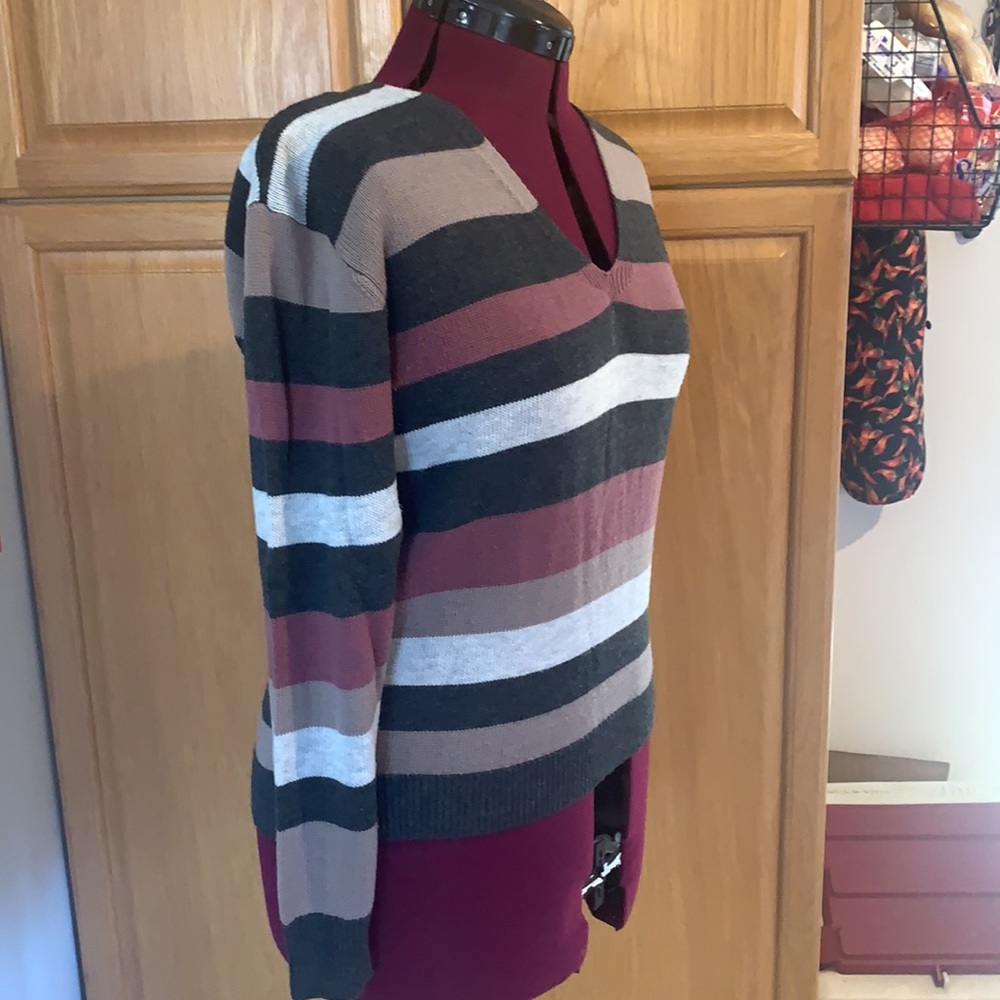 Express Sweater - Picture 12 of 12